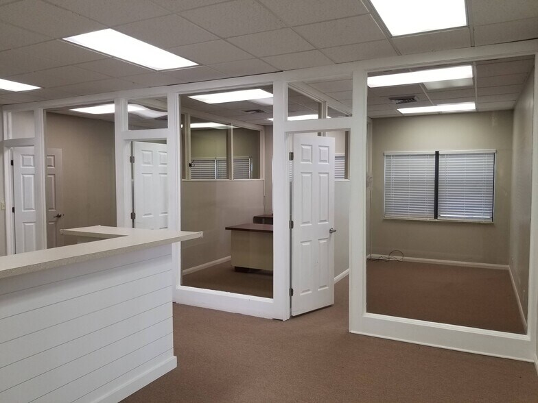 More Photos Of 4420 Tamiami Trl E, Naples Office For Lease
