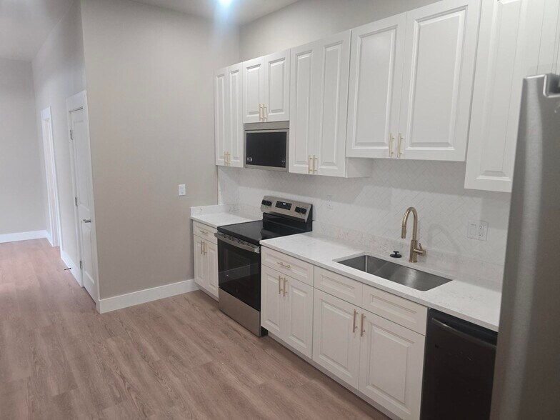 More Photos Of 2122 N Pine St, Wilmington Apartments For Sale