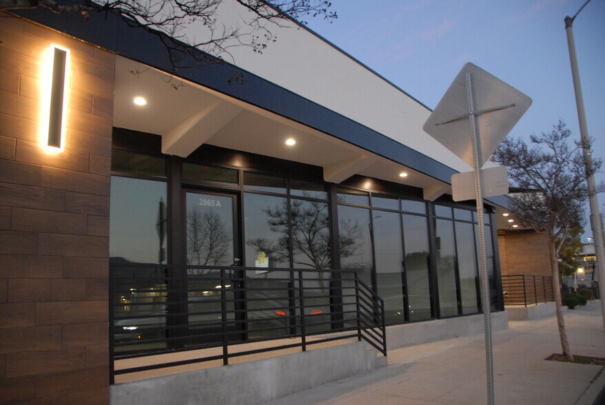 More Photos Of 2865 Foothill Blvd, La Crescenta Storefront Retail Office For Lease