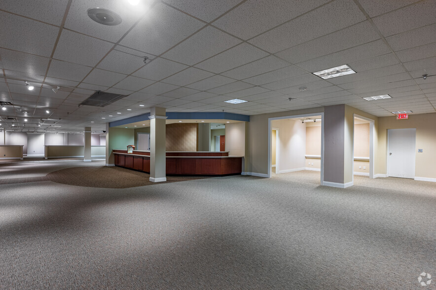 More Photos Of 4505 LBJ Fwy, Farmers Branch Freestanding For Lease