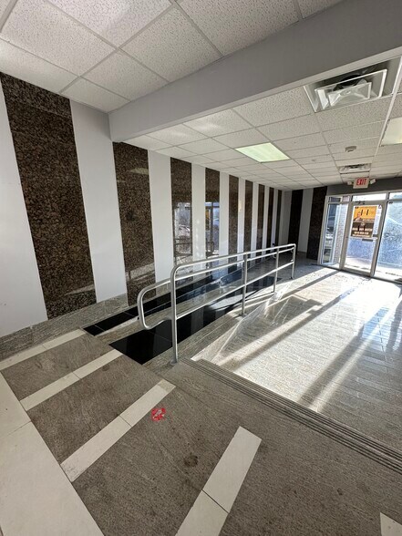 More Photos Of 202 Merrick Rd, Rockville Centre Storefront Retail Office For Lease