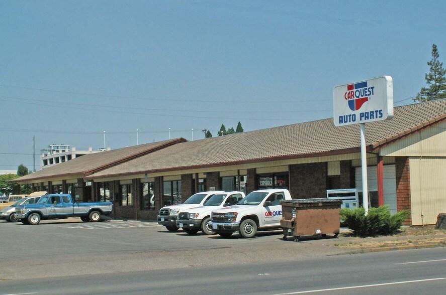 More Photos Of 235 SW Oak St, Hillsboro Auto Repair For Lease