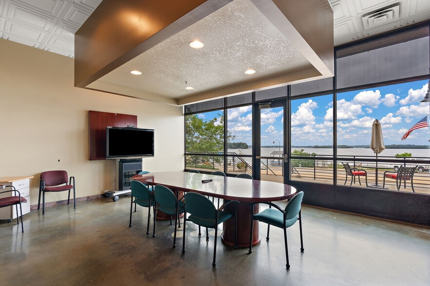 More Photos Of 4100 Shoreline Dr, Spring Park Apartments For Sale