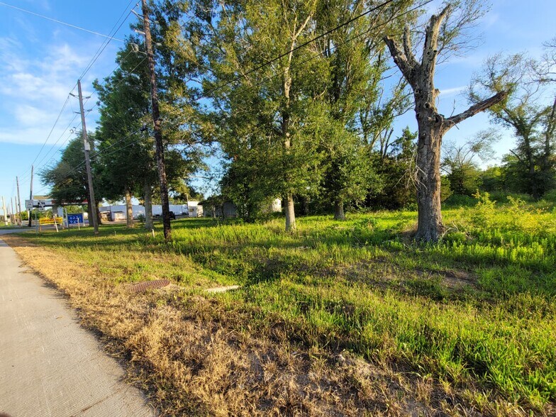 More Photos Of 15518 Highway 36, Needville Service Station For Lease