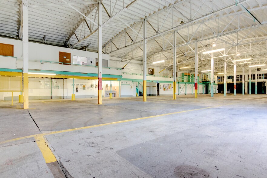 More Photos Of 2130 N Old Dixie Hwy, Fort Pierce Warehouse For Sale