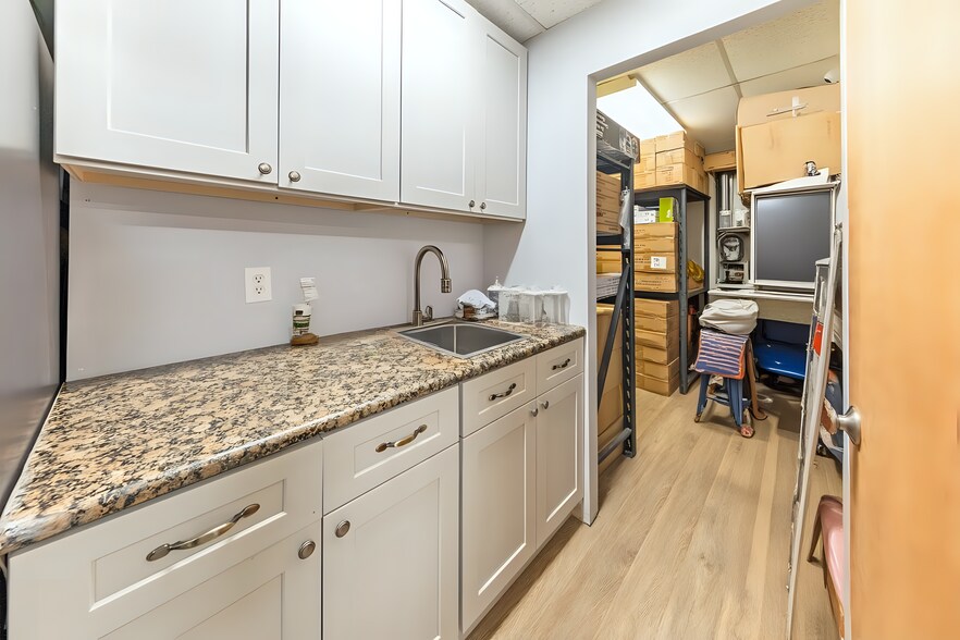 More Photos Of 6116 Rolling Rd, Springfield Medical For Sale