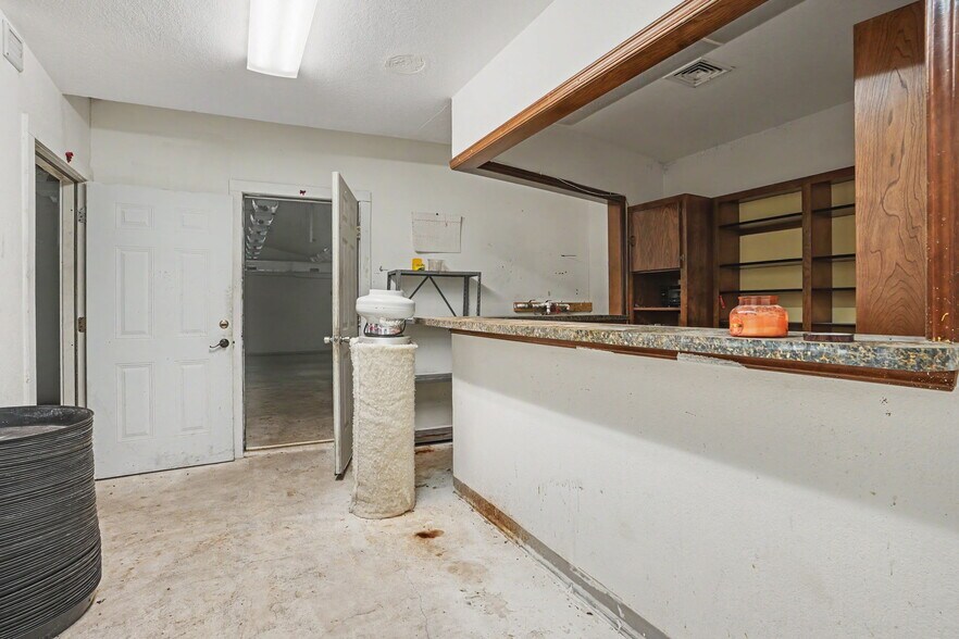 More Photos Of 1220 S Broadway, Hobart Office For Sale