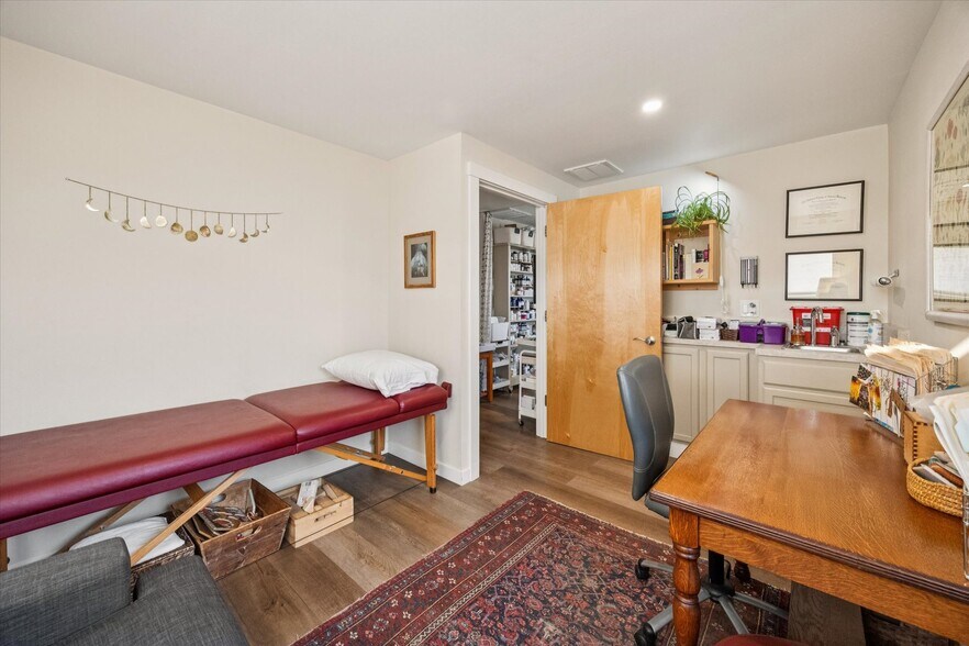More Photos Of 615 SE 1st Ave, Canby Office For Sale