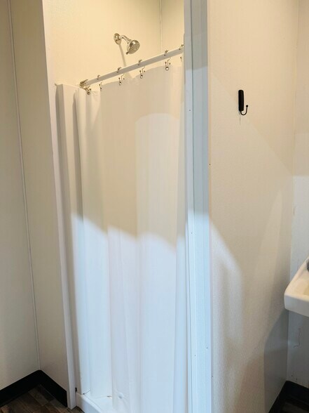 More Photos Of 7301 Galveston Rd, Houston Manufacturing For Lease