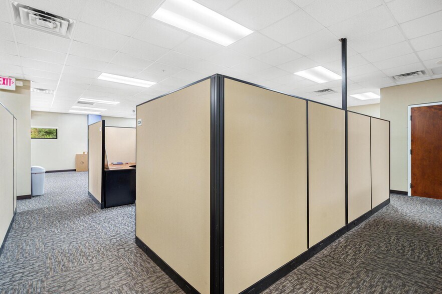 More Photos Of 1904 Thomas Ave, Leesburg Office For Sale