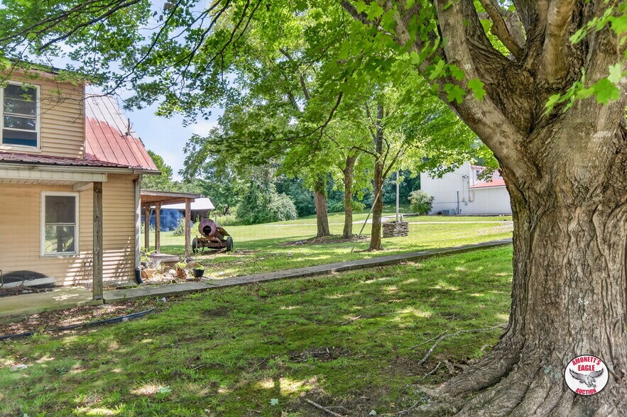 More Photos Of 2969 Moodyville Rd, Byrdstown General Retail For Sale