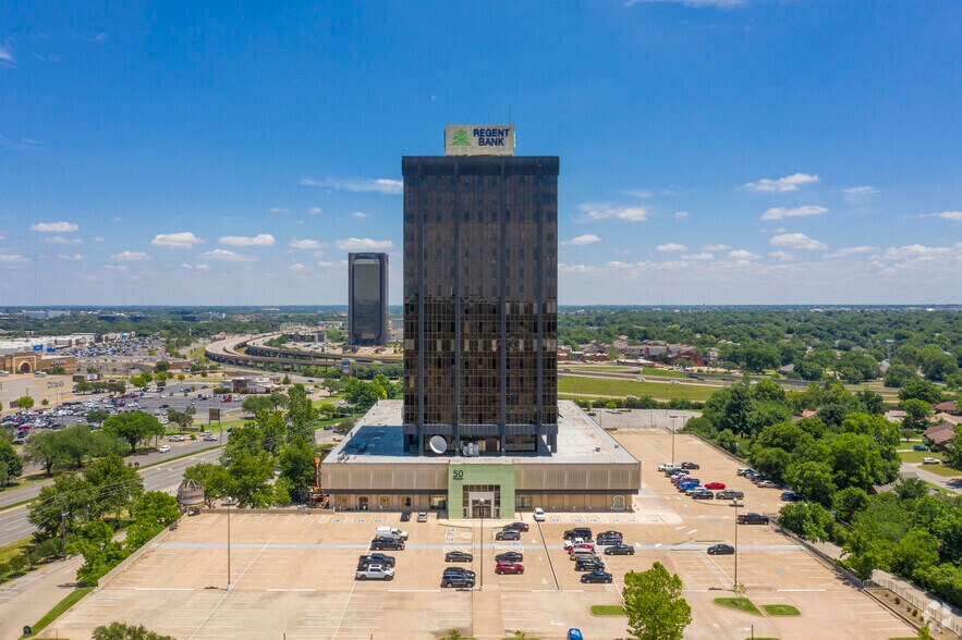 More Photos Of 1900 NW Expressway, Oklahoma City Office For Lease