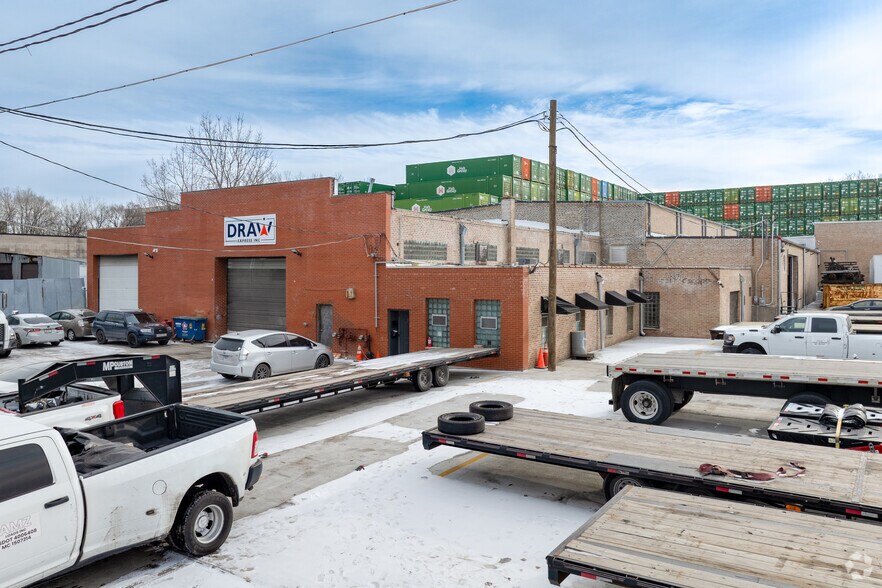 More Photos Of 1017 W 48th St, Chicago Warehouse For Lease