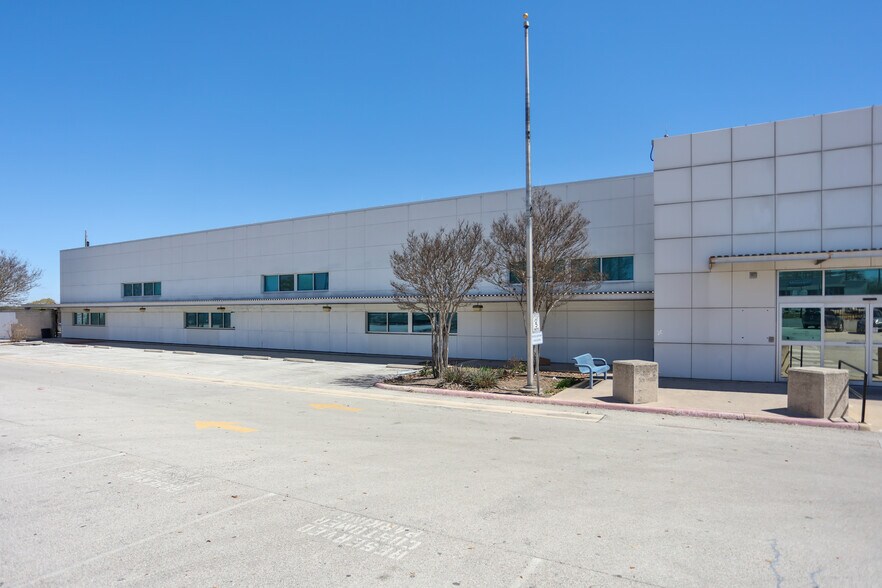 More Photos Of 7000 San Pedro Ave, San Antonio Storefront Retail Office For Sale