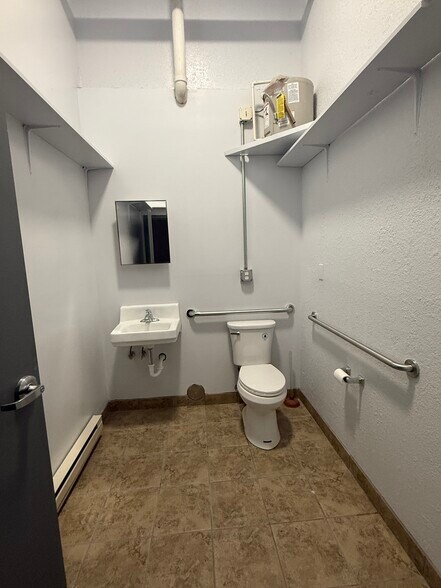 More Photos Of 210 E Main St, Montrose Office For Lease