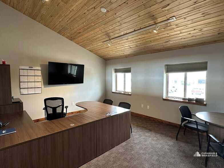 More Photos Of 4650 Venture Dr, Johnstown Warehouse For Lease