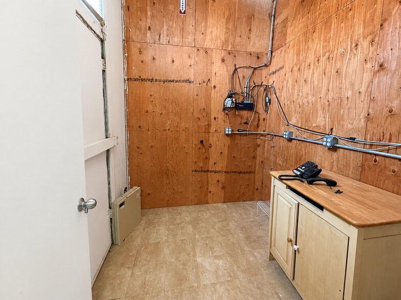 More Photos Of 4519-4523 N Milwaukee Ave, Chicago Apartments For Lease