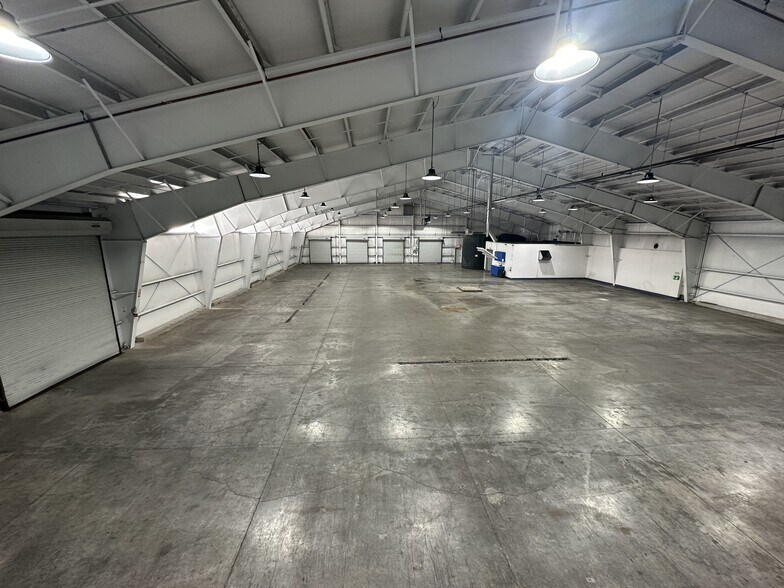 More Photos Of 4015 S Old Stage Rd, Mount Shasta Distribution For Lease