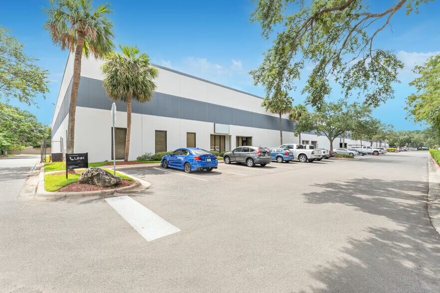Primary Photo Of 7600 Kingspointe Pky, Orlando Unknown For Lease