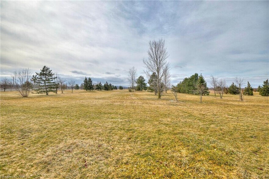 More Photos Of 1140 Airport Rd, Niagara On The Lake Golf Course Driving Range For Sale