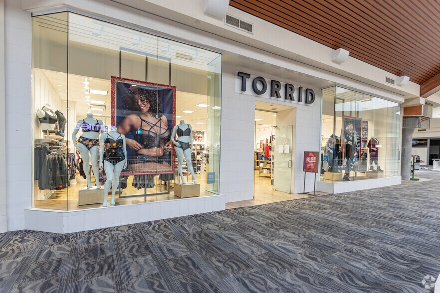 More Photos Of 1801 SW Wanamaker Rd, Topeka Unknown For Lease