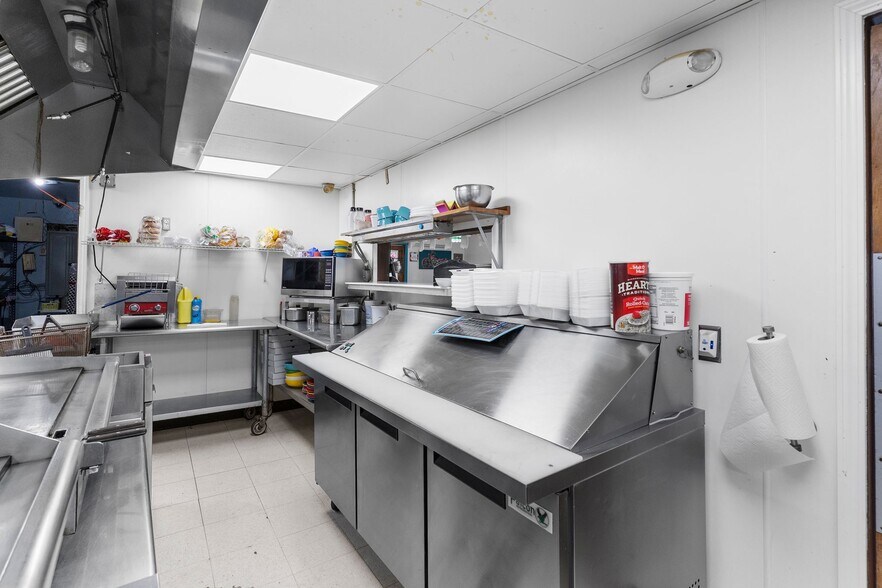 More Photos Of 45 S Walnut St, Sharpsville General Retail For Sale