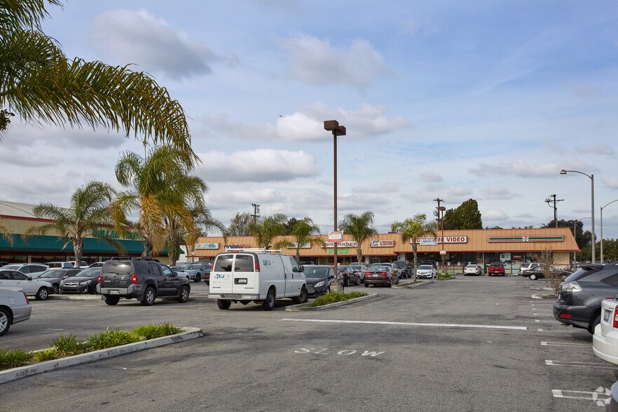 More Photos Of 5443-5835 Bellflower Blvd, Lakewood General Retail For Lease