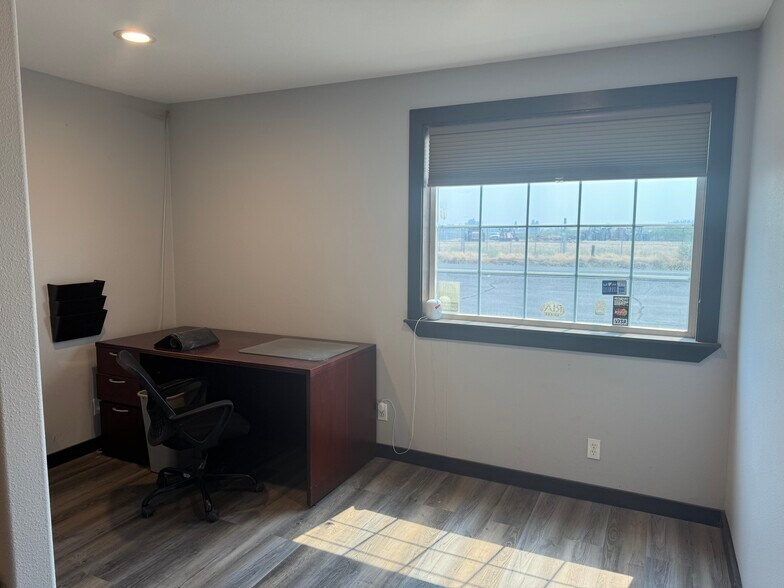 More Photos Of 6446 Road 3 NE, Moses Lake Flex For Lease