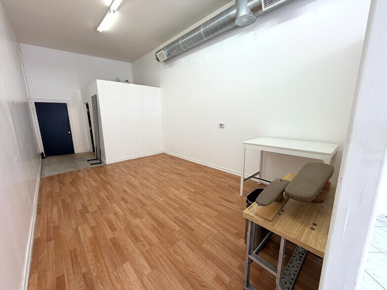 More Photos Of 951 Crocker St, Los Angeles Storefront Retail Office For Lease