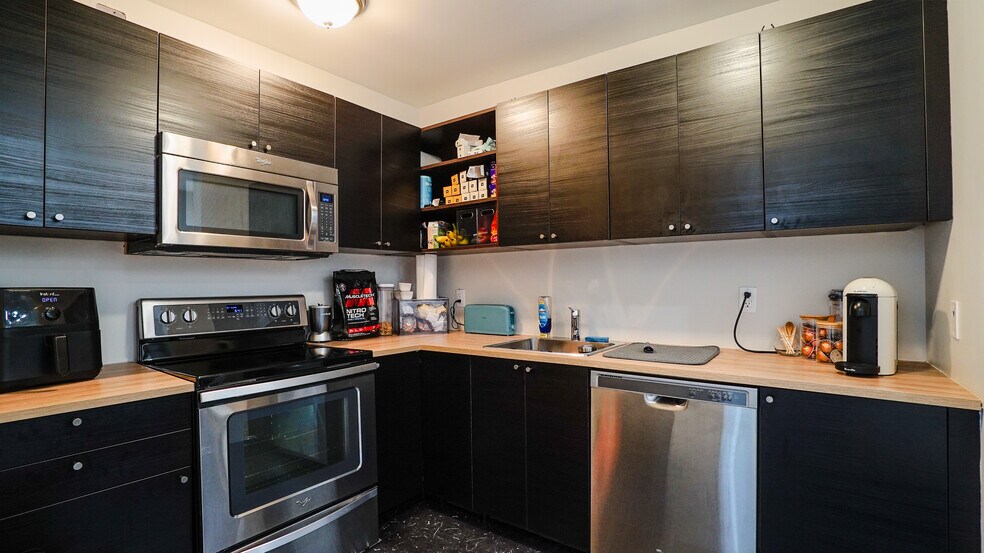 More Photos Of 530 NW 54th St, Miami Office For Sale