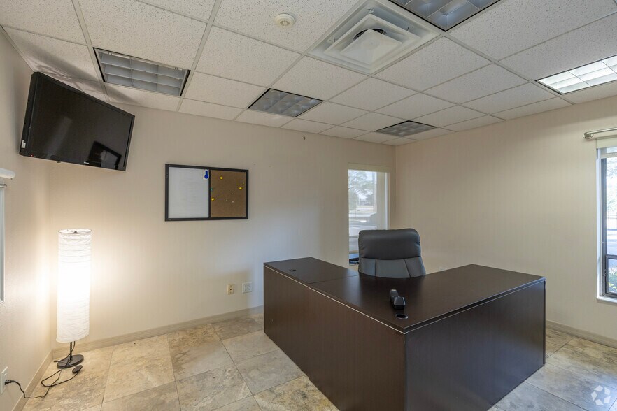 More Photos Of 5001 Lemon St W, Tampa Office For Lease