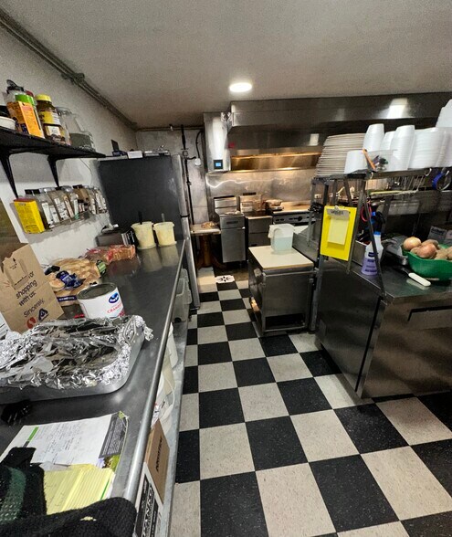 More Photos Of 295 S Broadway, Coos Bay Restaurant For Sale