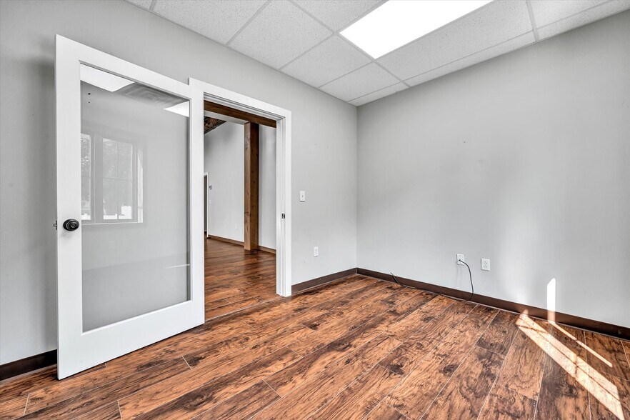 More Photos Of 1400 Maple St, Pottstown Light Distribution For Lease