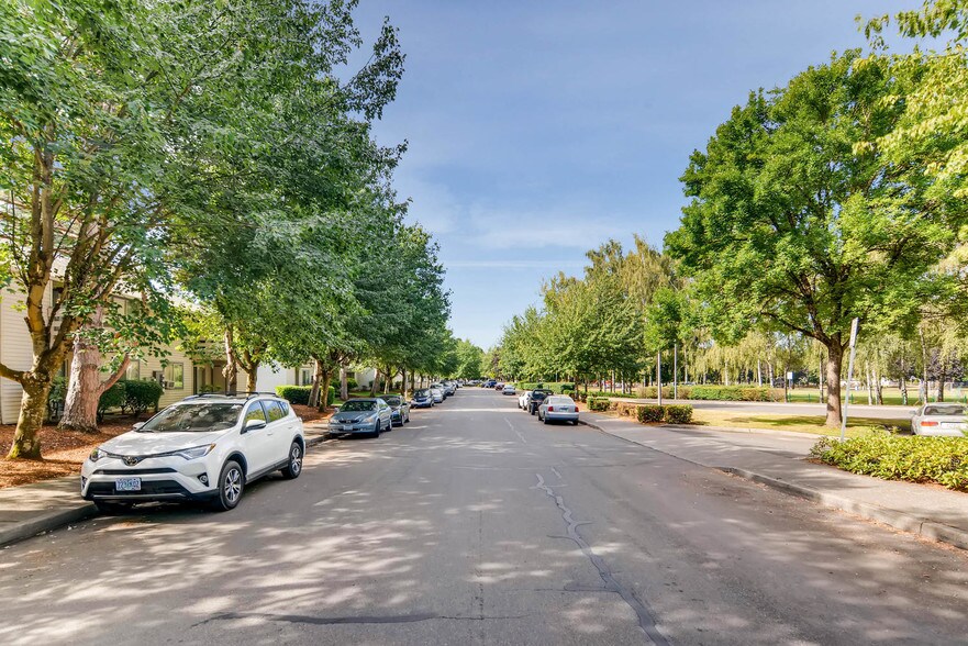 More Photos Of 2628 NE Red Sunset Dr, Gresham Apartments For Sale