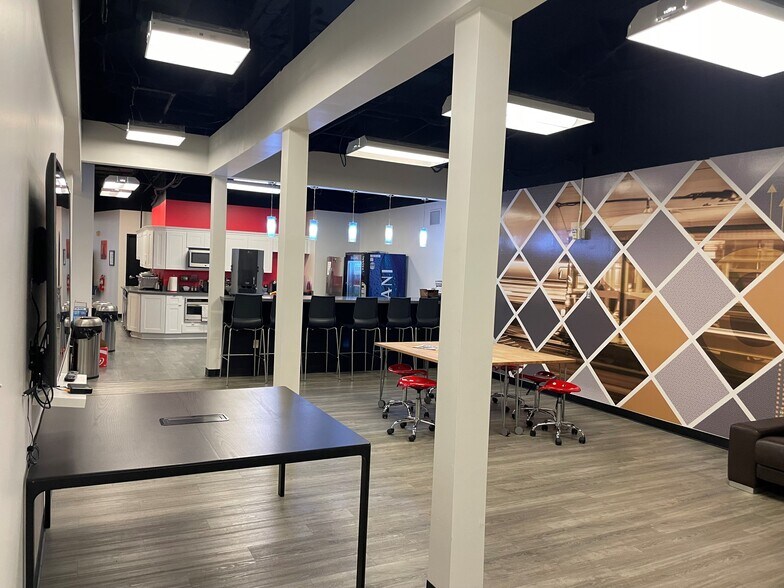 More Photos Of 643 Magazine St, New Orleans Office For Sale