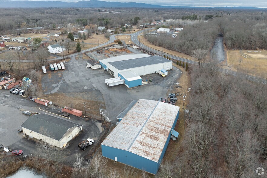 More Photos Of 5 Orchard Dr, Gardiner Warehouse For Lease