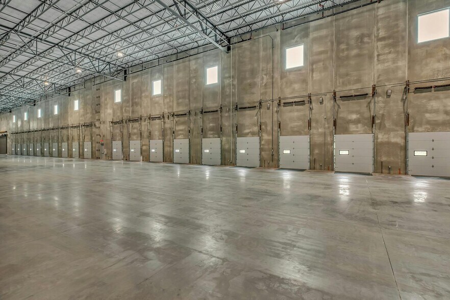 More Photos Of 645 National Blvd, Medford Distribution For Lease