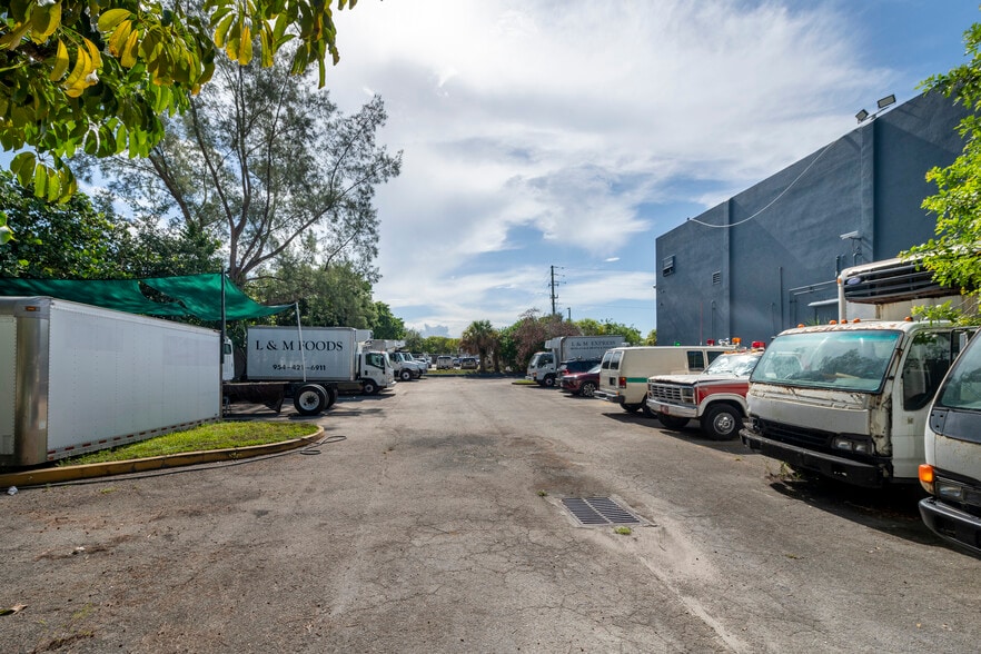 More Photos Of 6575 Nova Dr, Fort Lauderdale Warehouse For Sale