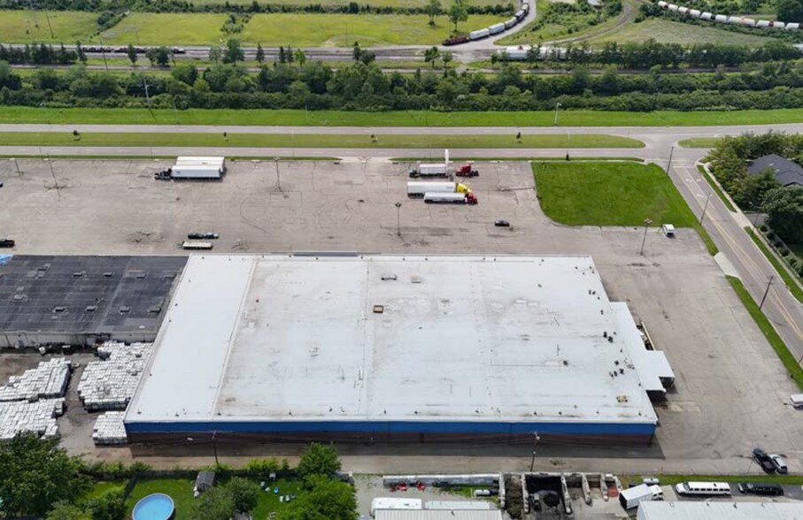 More Photos Of 4680 Caprice Dr, Middletown Warehouse For Lease