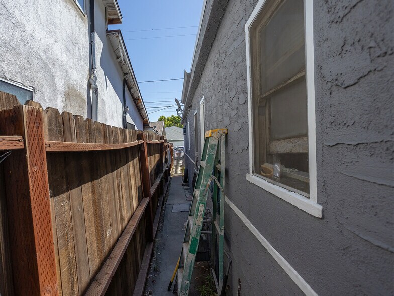 More Photos Of 1218 N Hollywood Way, Burbank Multifamily For Sale