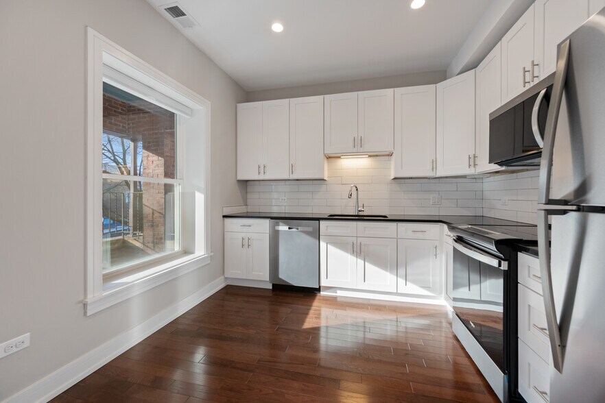 More Photos Of 1710 W Lunt Ave, Chicago Apartments For Sale