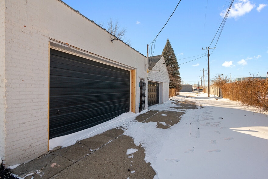 More Photos Of 10118 Eagle St, Dearborn Industrial For Sale