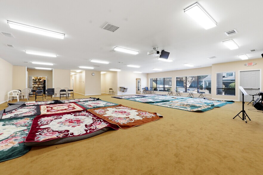 More Photos Of 415-421 W Pike St, Lawrenceville Office For Sale