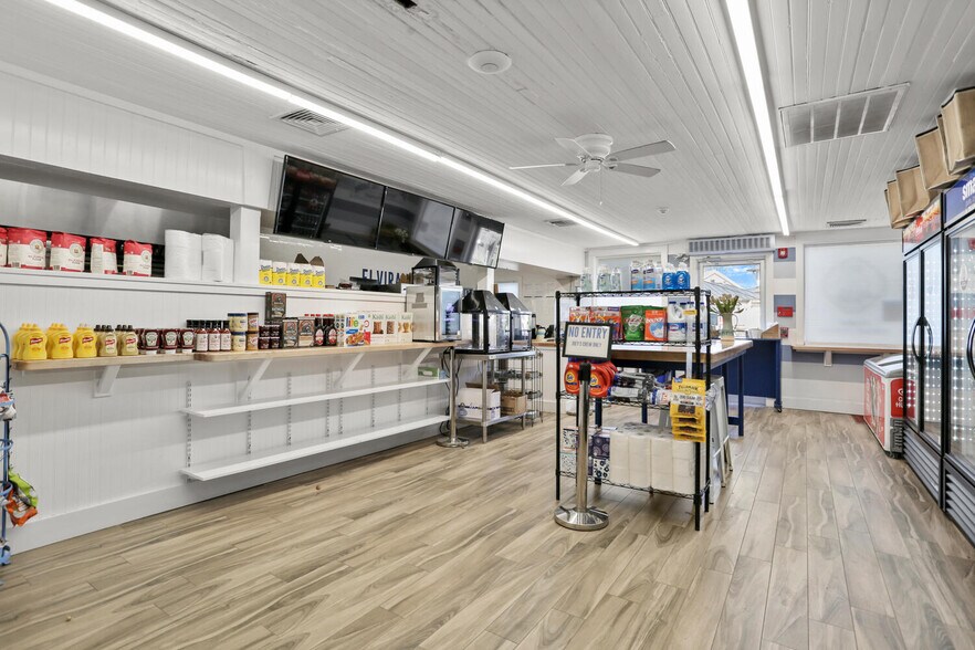 More Photos Of 222 Hillspoint Rd, Westport Restaurant For Lease