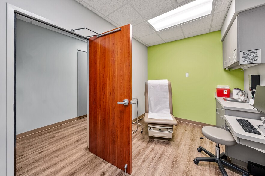 More Photos Of 1879 Williams Hwy, Grants Pass Medical For Sale