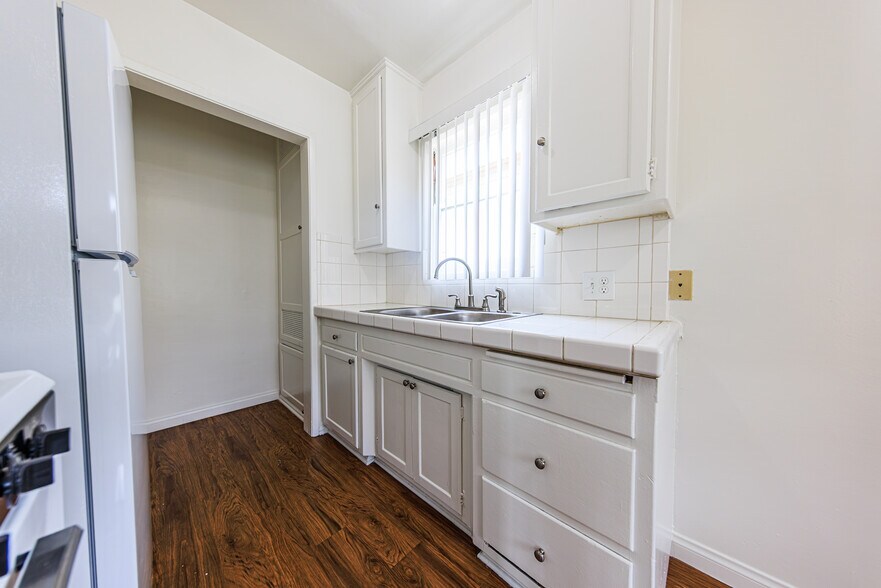 More Photos Of 650 W Wilson Ave, Glendale Apartments For Sale