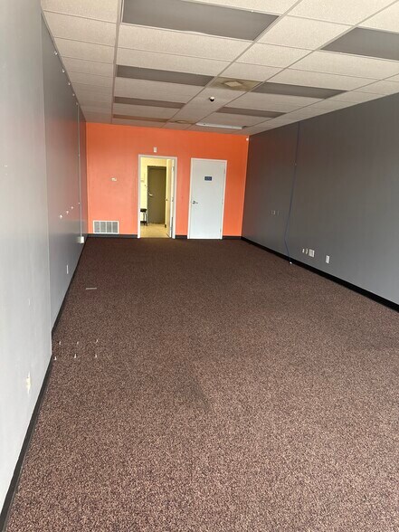 More Photos Of 405-523 E 24 Hwy, Independence Unknown For Lease