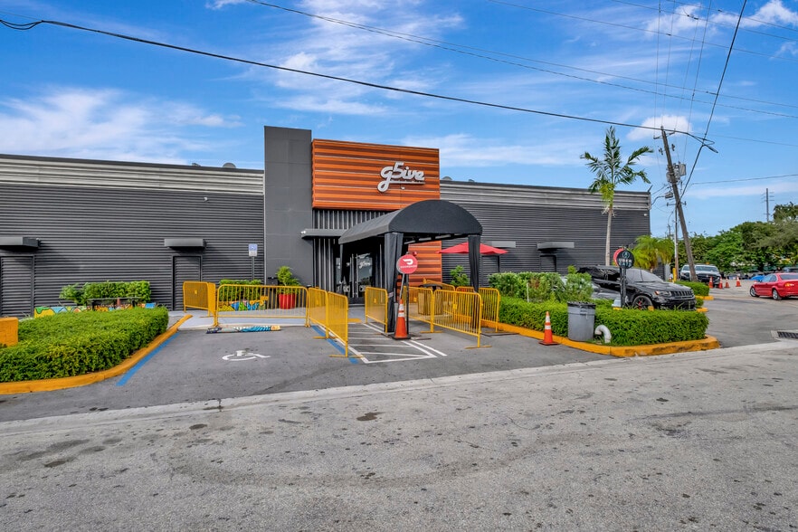 More Photos Of 337 NW 170th St, North Miami Beach Warehouse For Sale