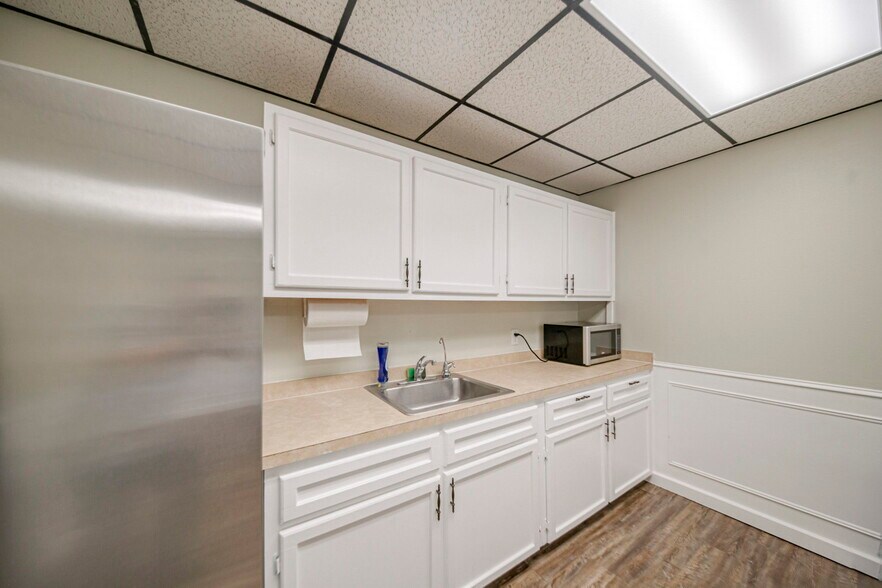 More Photos Of 1410 Rankin Hwy, Midland Office For Sale