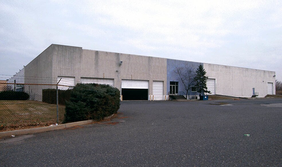 More Photos Of 80-90 Enterprise Ave, Secaucus Warehouse For Lease